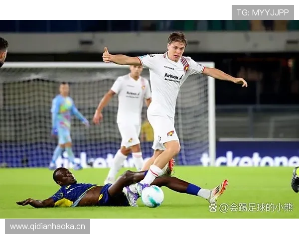 克雷莫内塞迎战热那亚双星首发